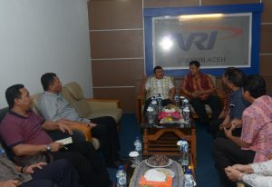 Plt Gubernur Aceh, Soedarmo menjadi narasumber pada dialog interaktif Habe Geutanyo di TVRI Aceh, Banda Aceh, 30/10.